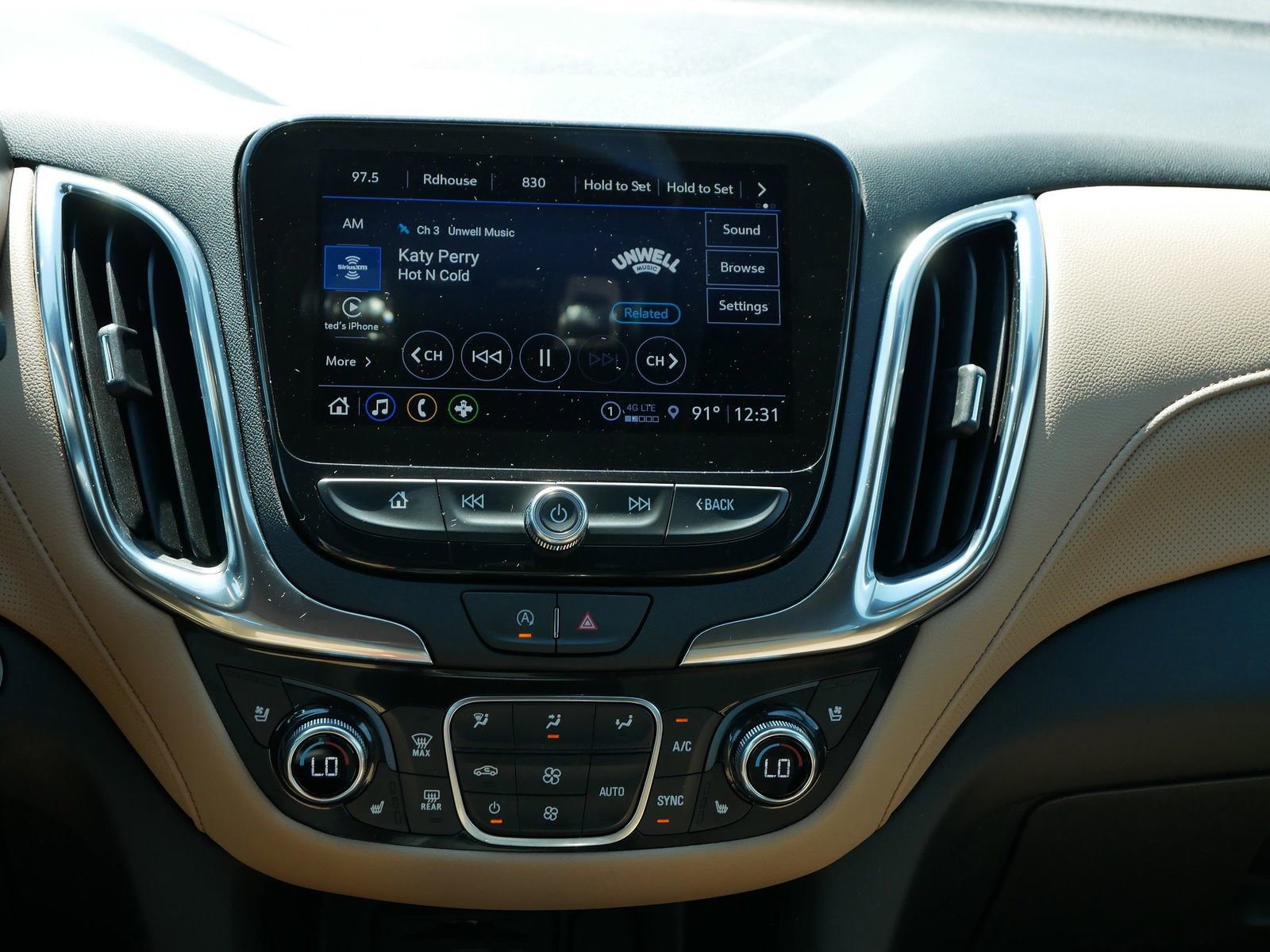 Used 2024 Chevrolet Equinox Premier image 18