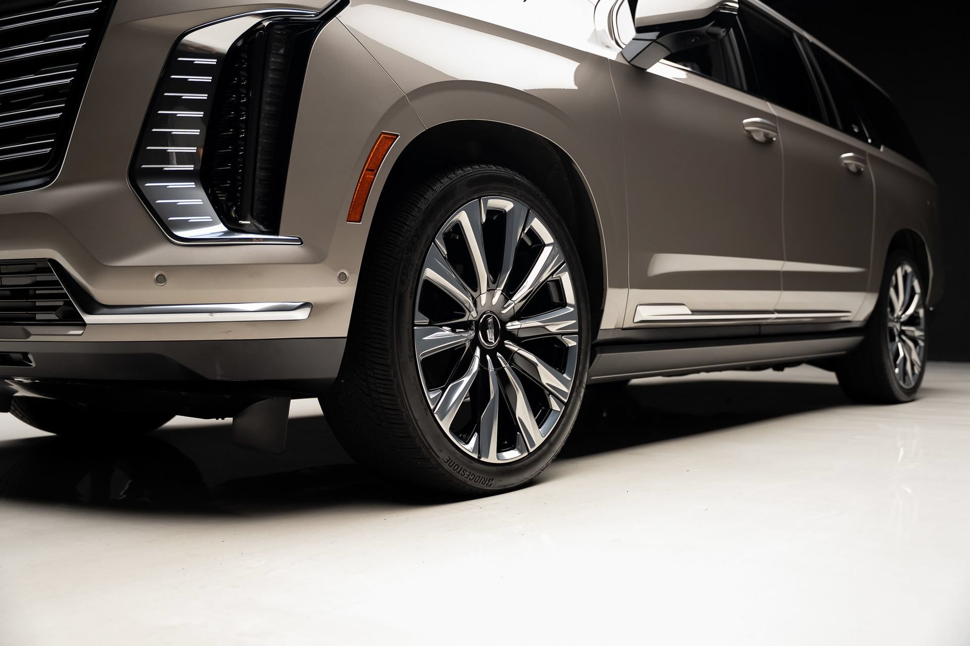 Used 2025 Cadillac Escalade ESV Premium Luxury Platinum AWD/4WD image 80
