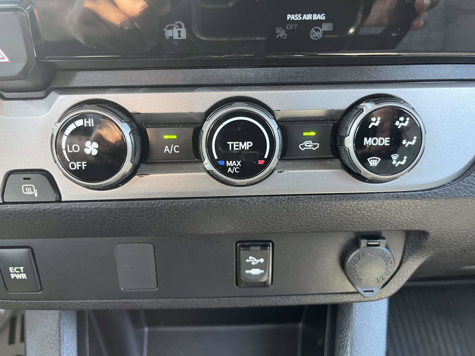 Used 2018 Toyota Tacoma SR w/ SR Convenience Package image 14