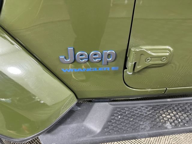 Used 2024 Jeep Wrangler Unlimited w/ Convenience Group AWD/4WD image 10