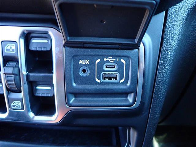 Used 2025 Jeep Wrangler Sahara image 21