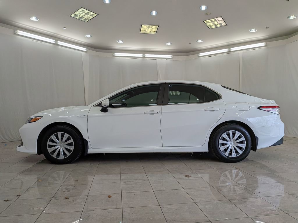 Used 2020 Toyota Camry LE w/ Sunroof Package image 5