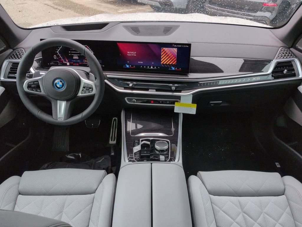 New 2026 BMW X5 xDrive50e w/ M Sport Package AWD/4WD image 15