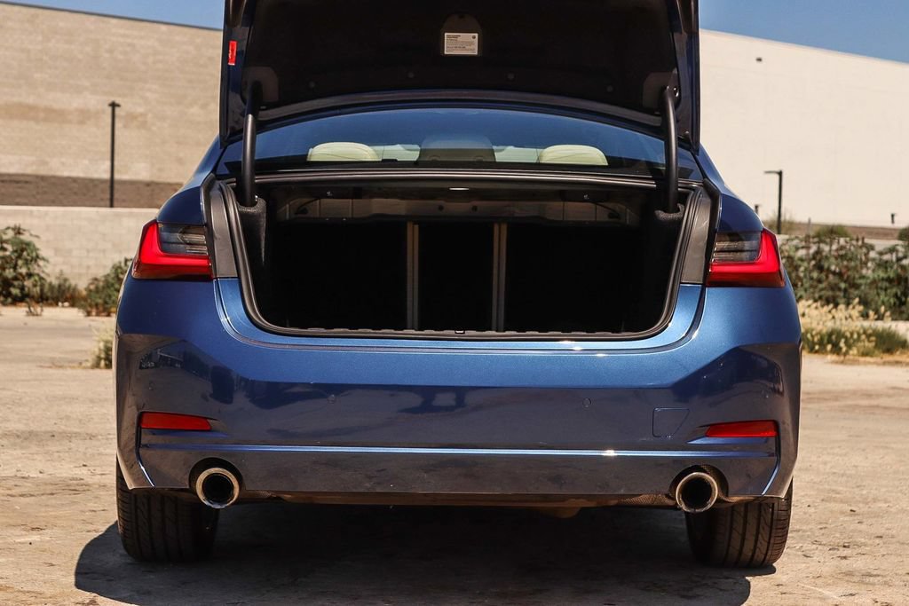 Used 2023 BMW 330i Sedan w/ Parking Assistance Package RWD image 30
