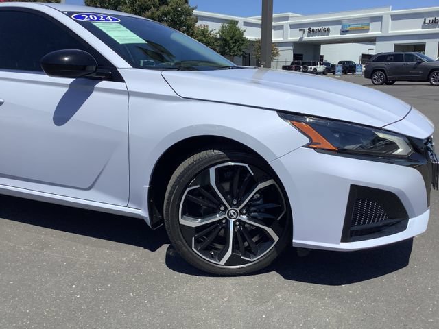 Used 2024 Nissan Altima 2.5 SR AWD/4WD image 3
