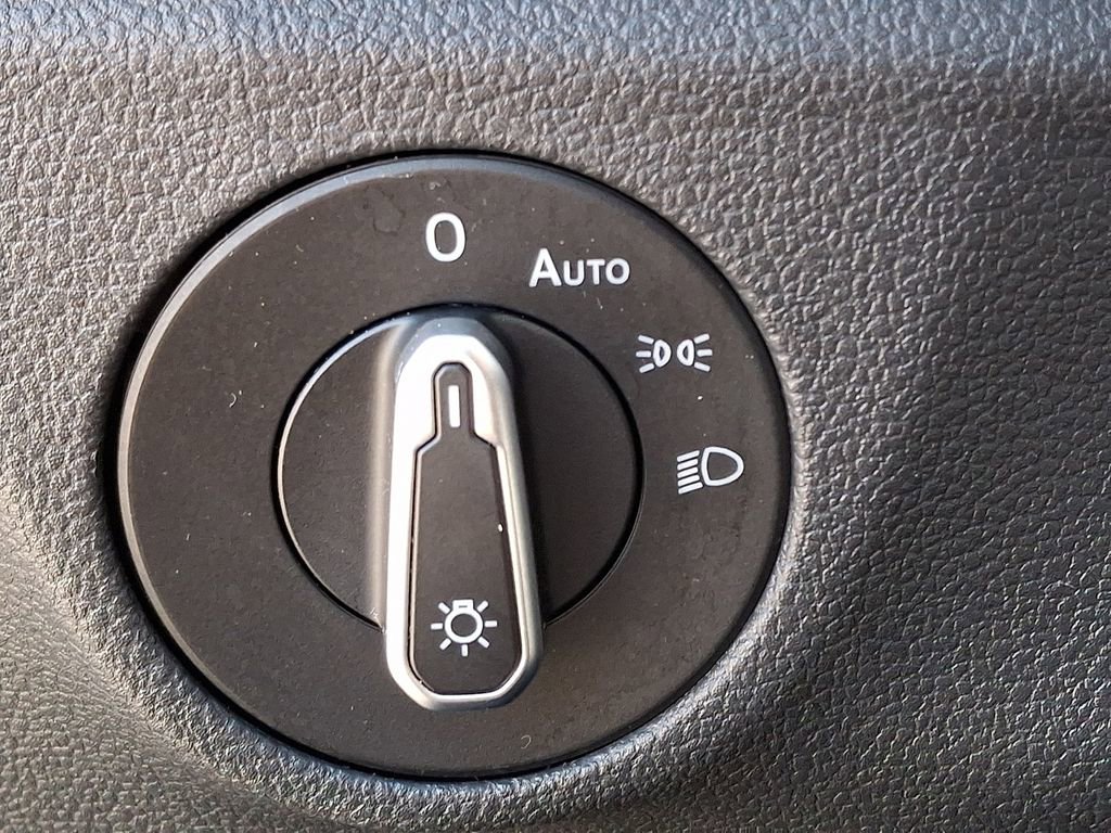 Used 2025 Volkswagen Jetta Sport FWD image 24