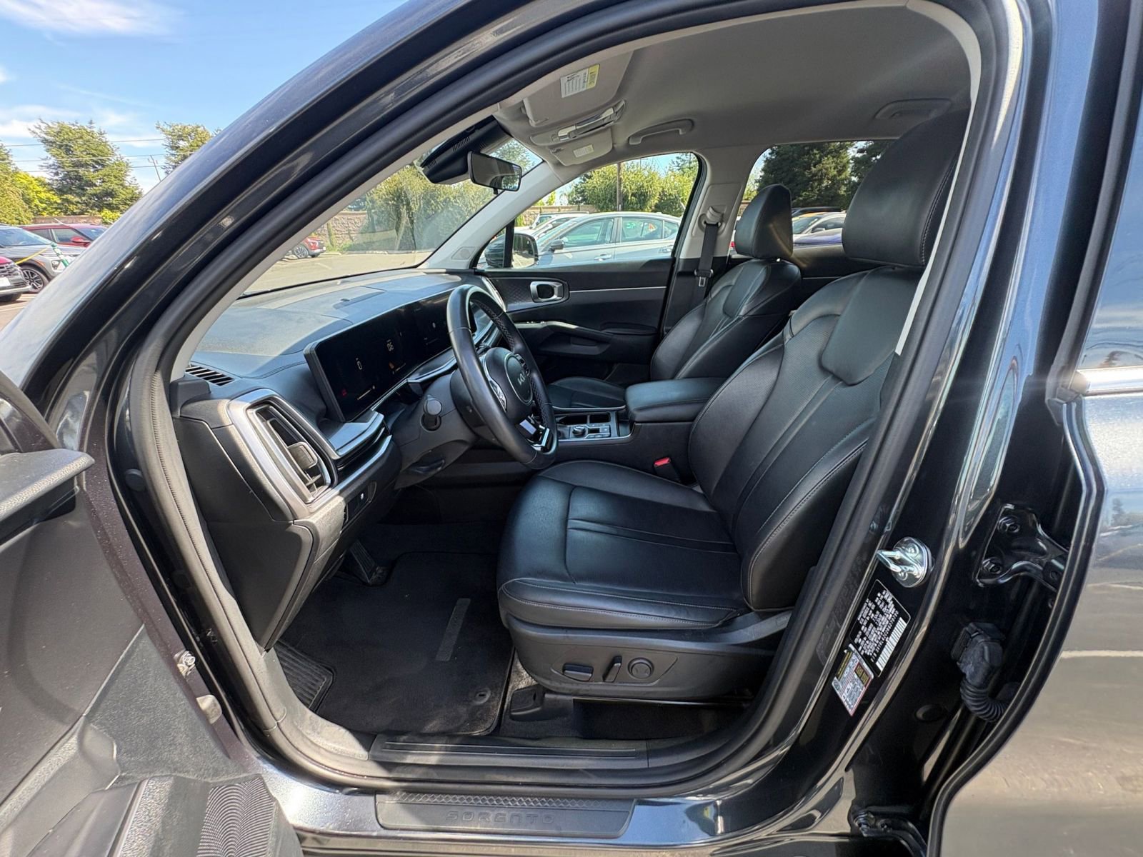 Used 2024 Kia Sorento S image 28