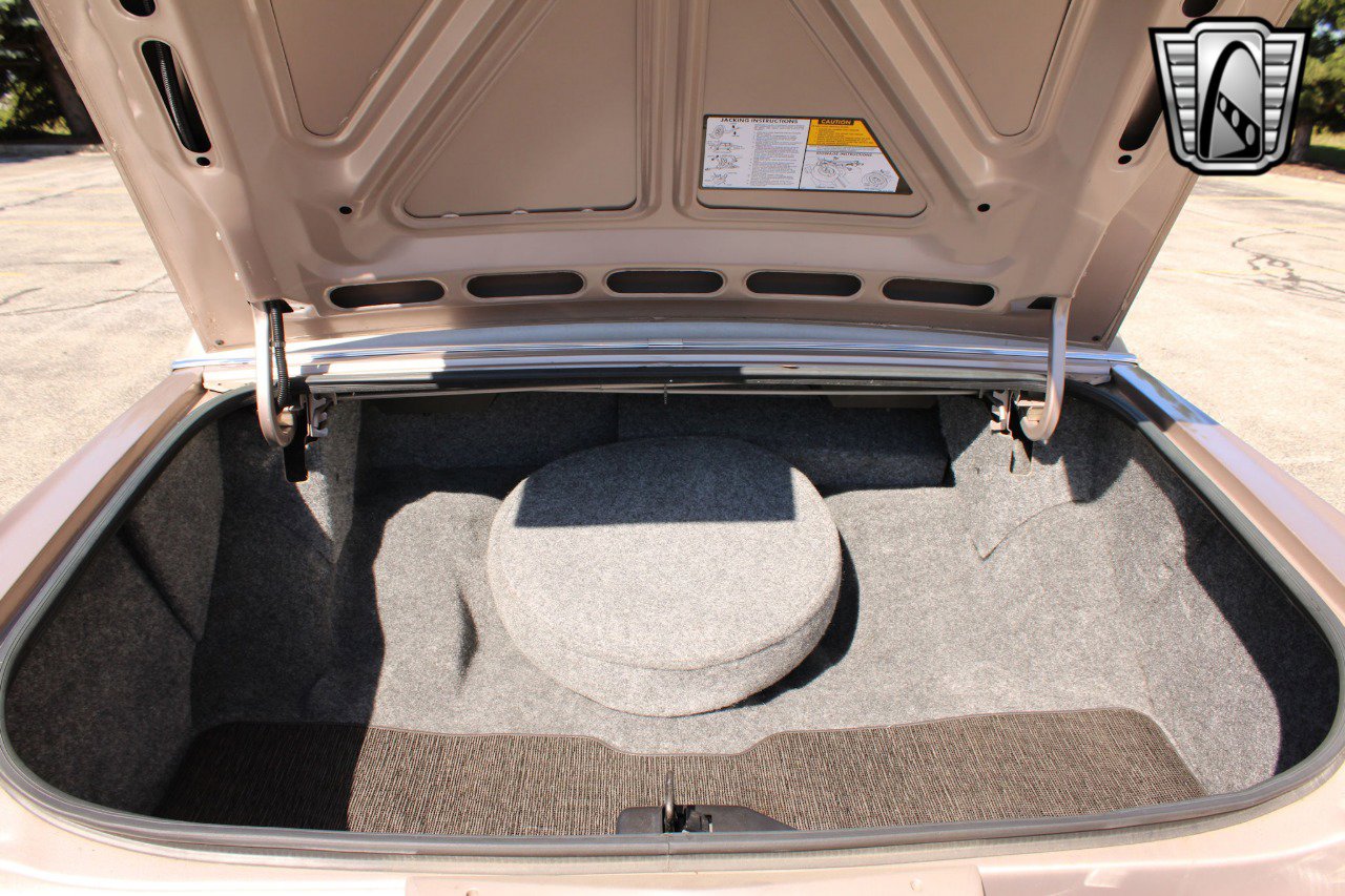 Used 1992 Cadillac Brougham image 22