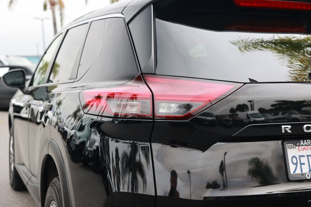 Used 2023 Nissan Rogue S FWD image 13