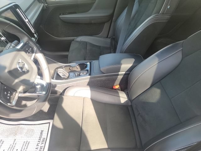 Used 2022 Volvo XC40 T5 R-Design AWD/4WD image 6