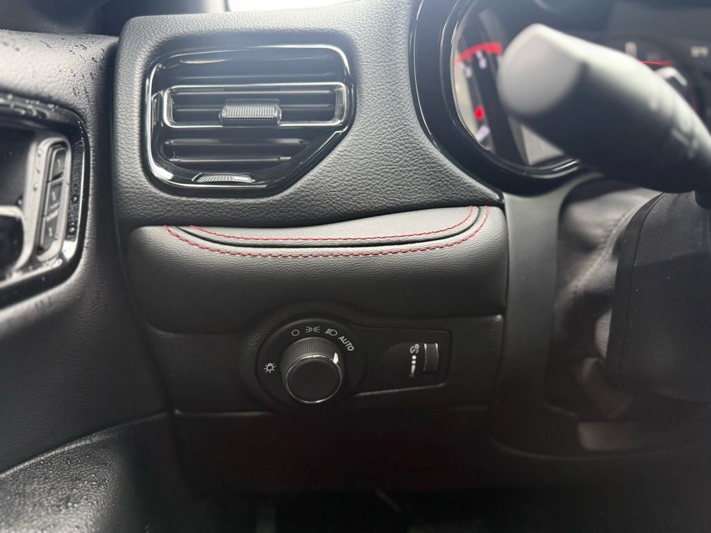 Used 2025 Dodge Durango GT image 27