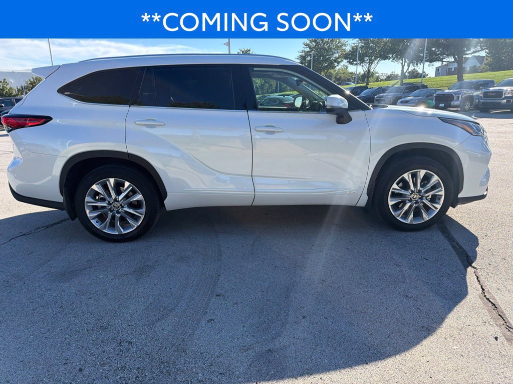 Used 2022 Toyota Highlander Limited AWD/4WD image 5
