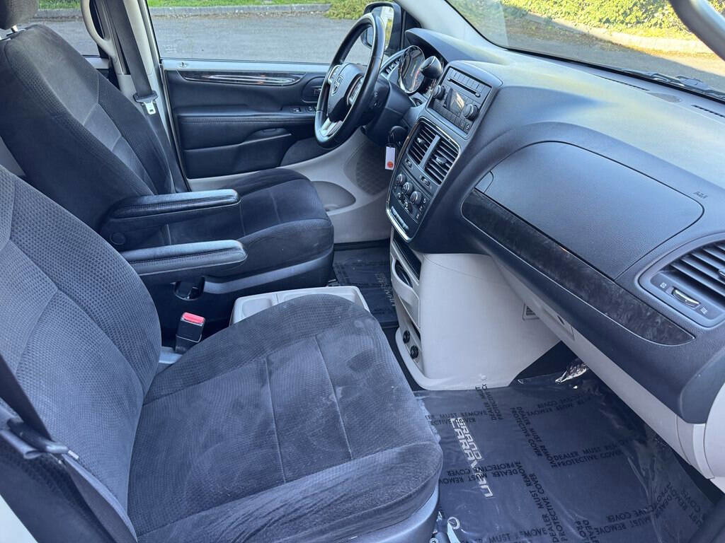 Used 2013 Dodge Grand Caravan SE FWD image 16