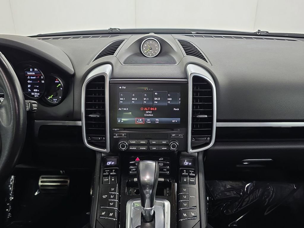 Used 2017 Porsche Cayenne S Platinum AWD/4WD image 16