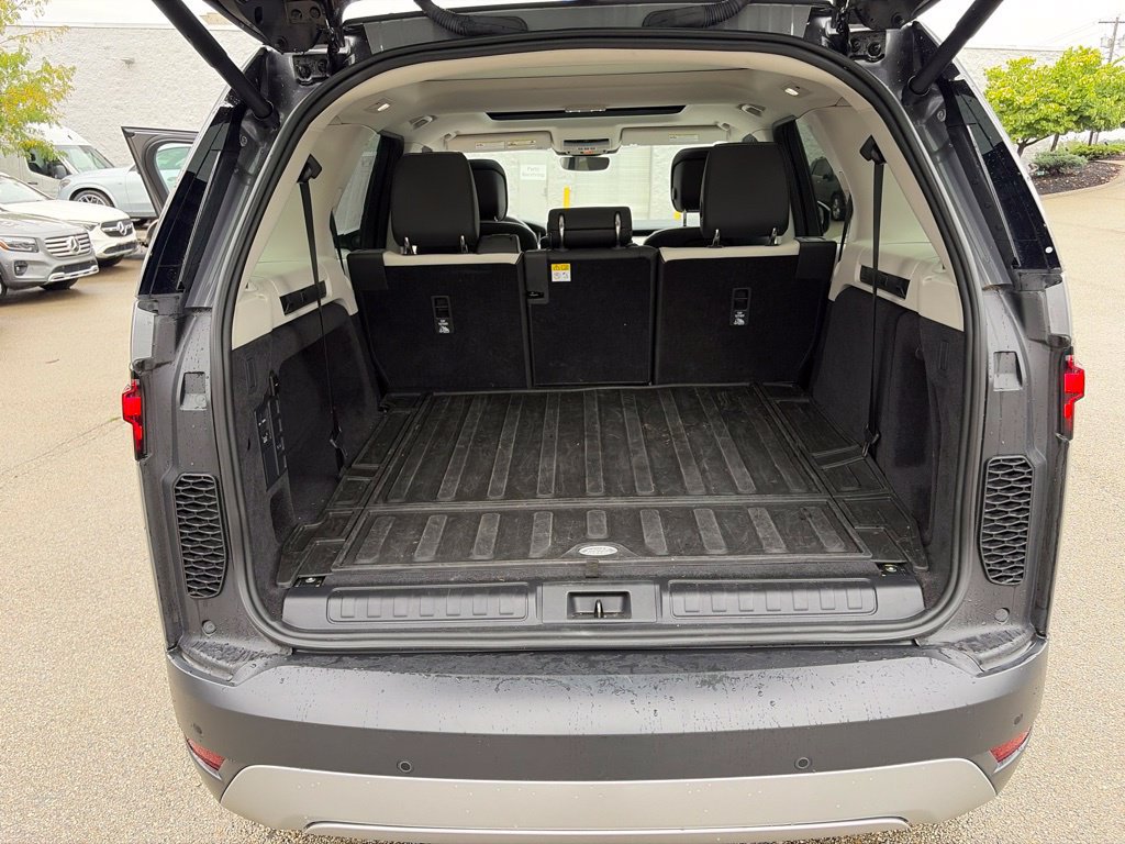 Used 2025 Land Rover Discovery S AWD/4WD image 16