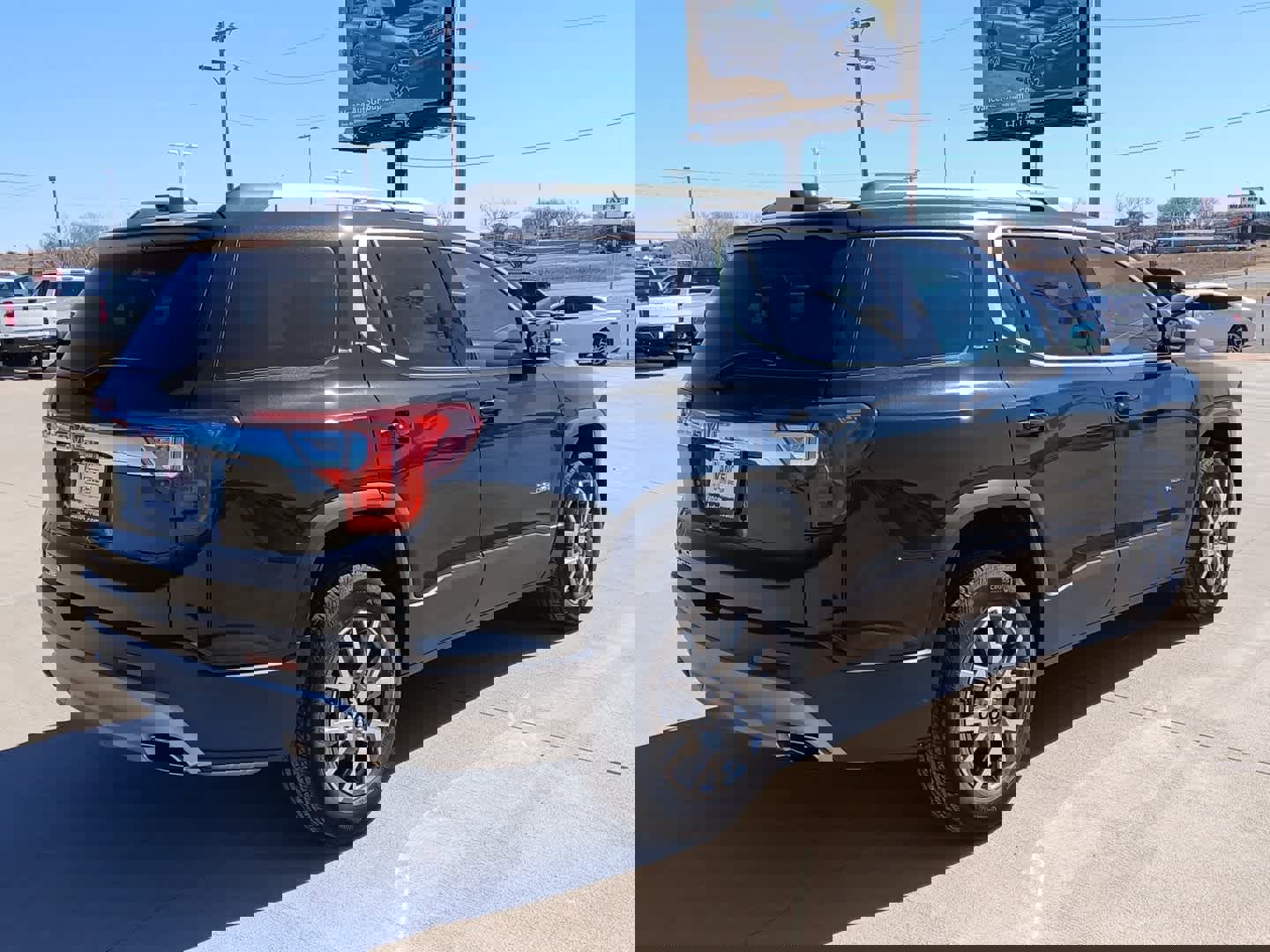 Used 2023 GMC Acadia SLT w/ Preferred Package image 9