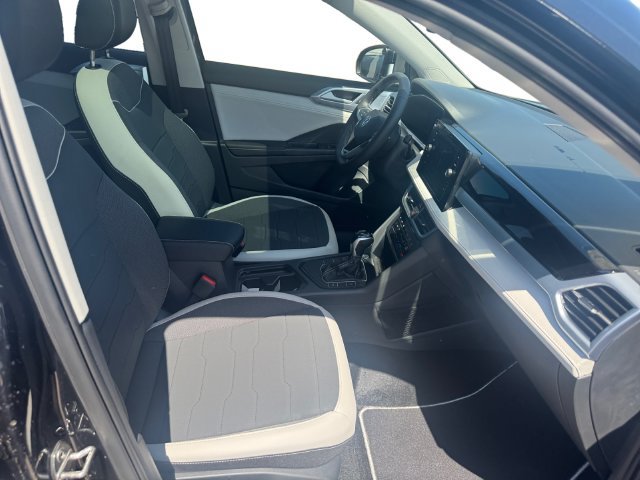 New 2026 Volkswagen Taos SE FWD image 15