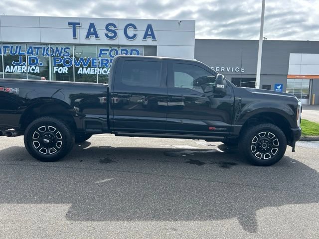 Used 2025 Ford F350 Platinum w/ FX4 Off-Road Package AWD/4WD image 10