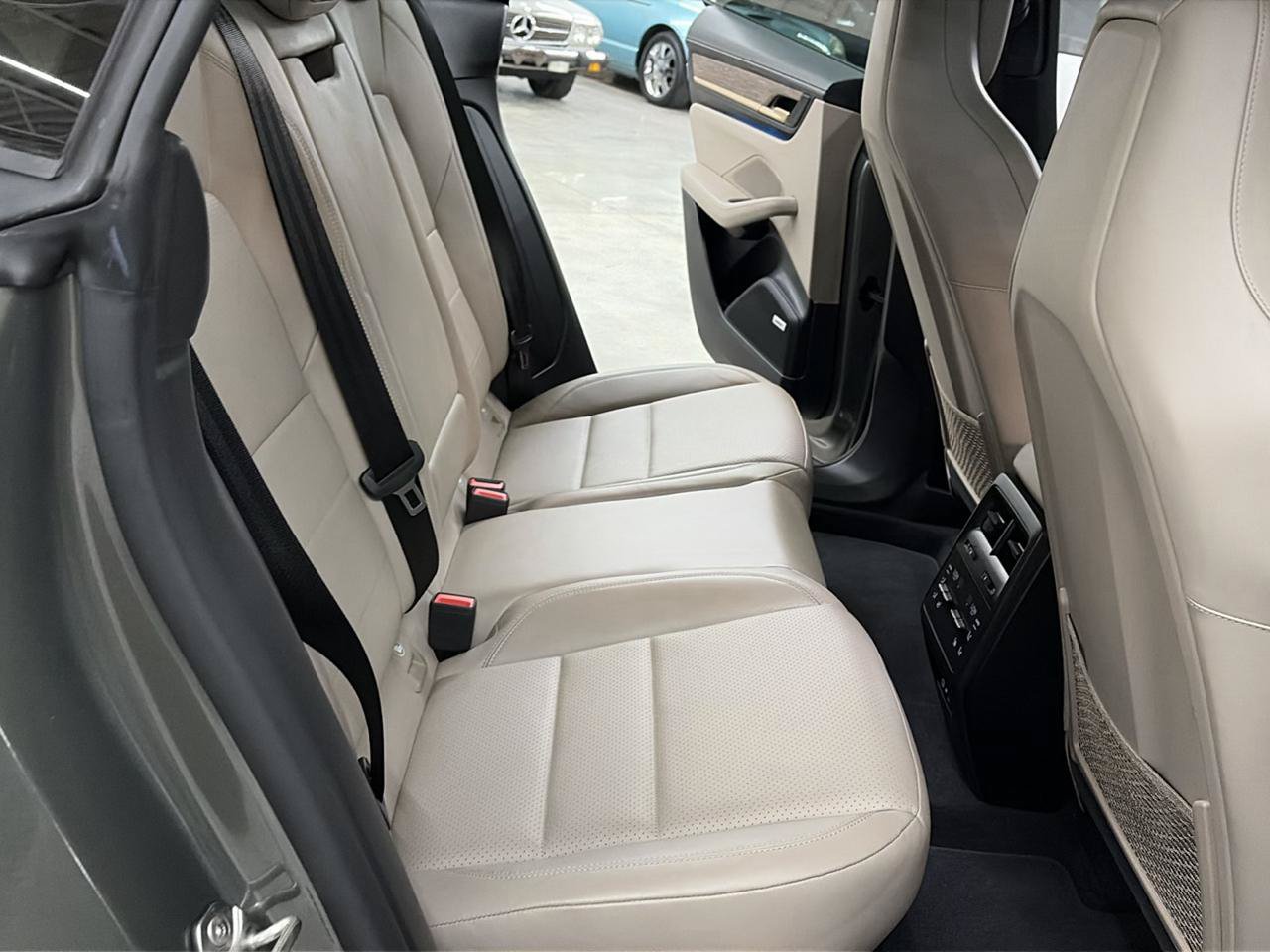 Used 2025 Porsche Macan Electric w/ Premium Package RWD image 24