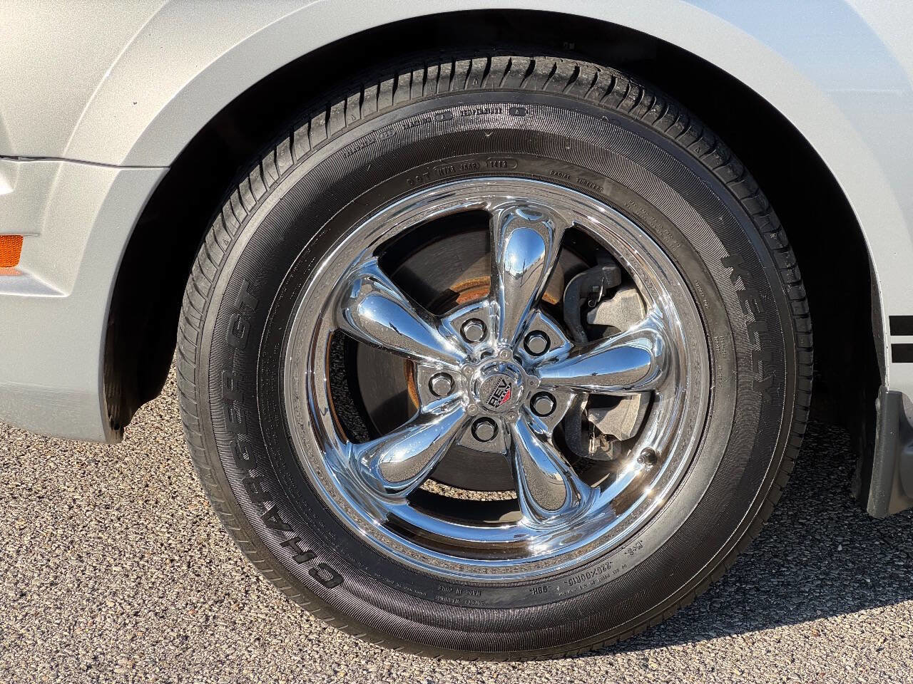 Used 2005 Ford Mustang Convertible image 22