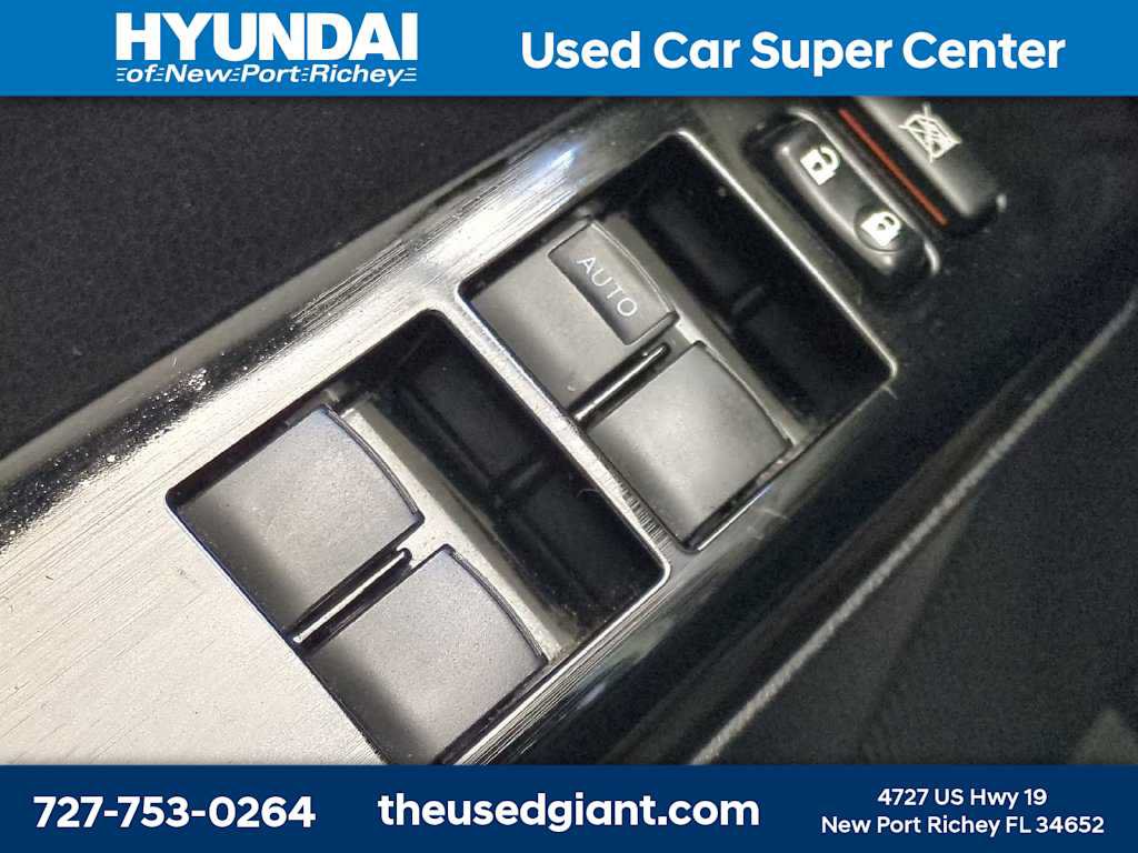 Used 2016 Toyota RAV4 Limited FWD image 27