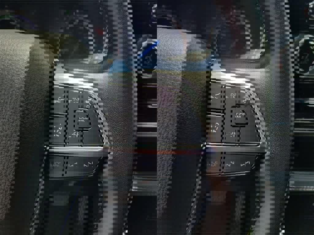 Used 2020 Toyota Highlander XLE image 25