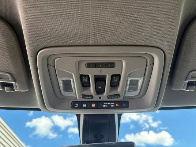 Used 2023 GMC Sierra 3500 Denali w/ Denali Ultimate Package AWD/4WD image 22