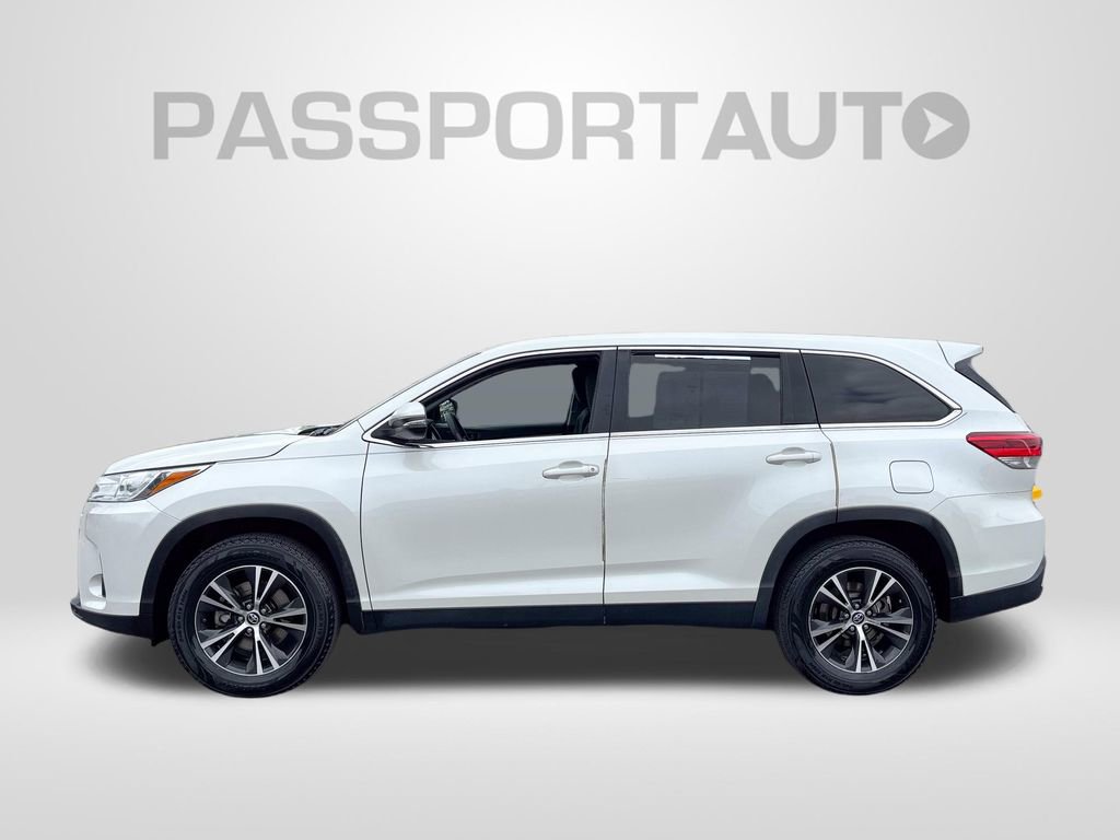 Used 2019 Toyota Highlander LE FWD image 2