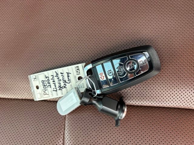 Used 2025 Lincoln Navigator Reserve image 6