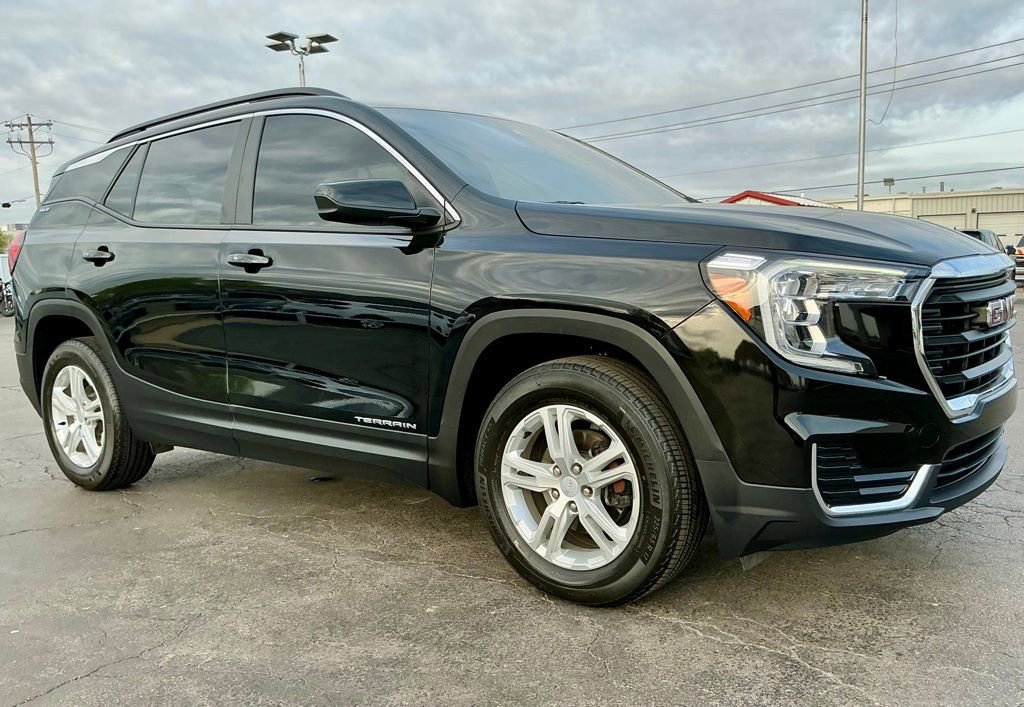 Used 2024 GMC Terrain SLE w/ Driver Convenience Package image 6
