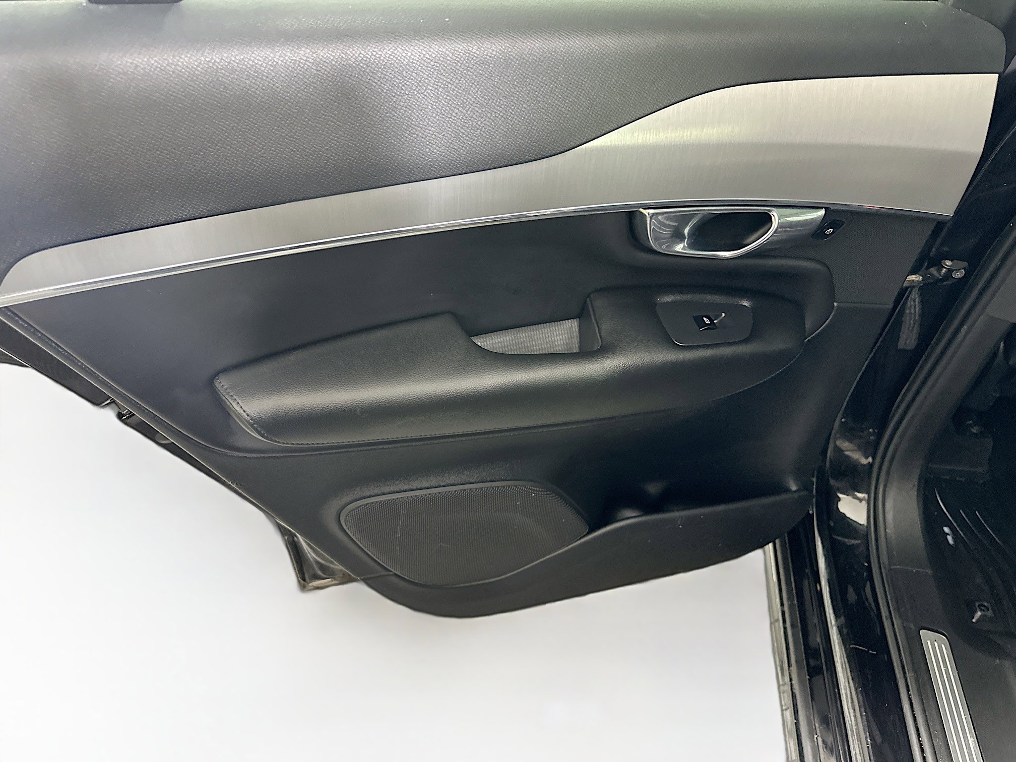 Used 2021 Volvo XC90 T5 Momentum w/ Protection Package Premier image 25