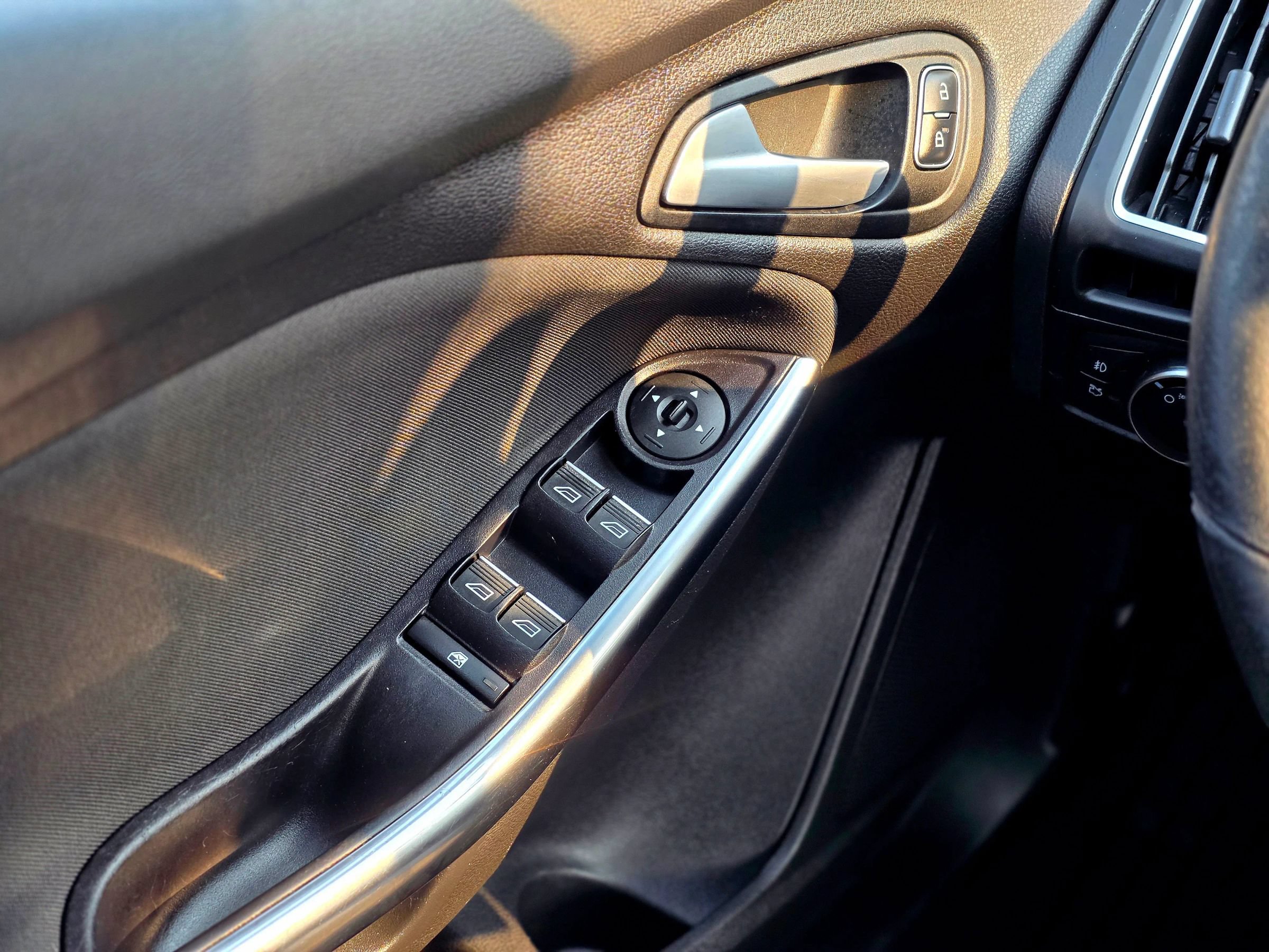 Used 2016 Ford Focus ST FWD image 17