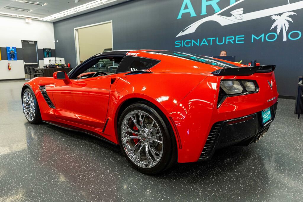 Used 2015 Chevrolet Corvette Z06 w/ 3LZ Preferred Equipment Group image 8