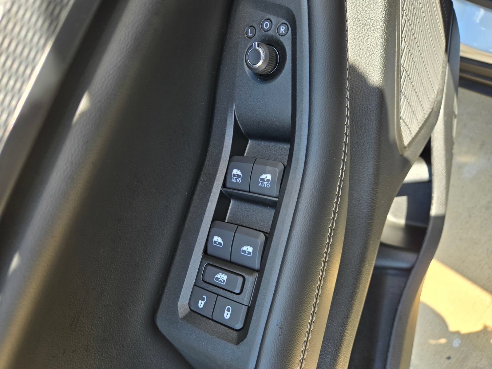 Used 2025 Jeep Grand Cherokee Laredo X RWD image 29