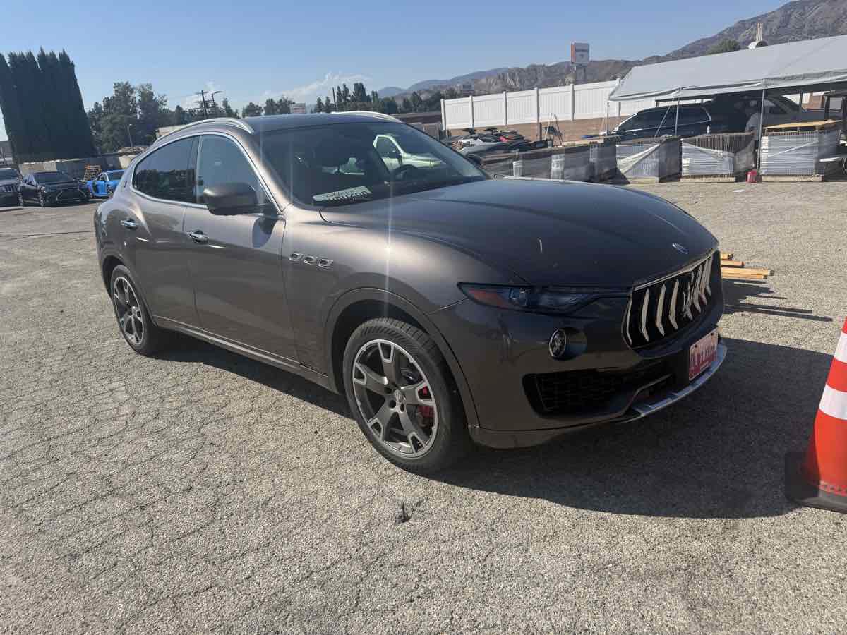 Used 2017 Maserati Levante w/ Luxury Package AWD/4WD image 1