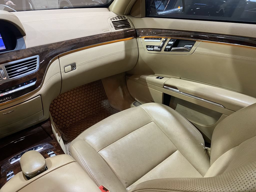 Used 2011 Mercedes-Benz S 550 4MATIC image 4