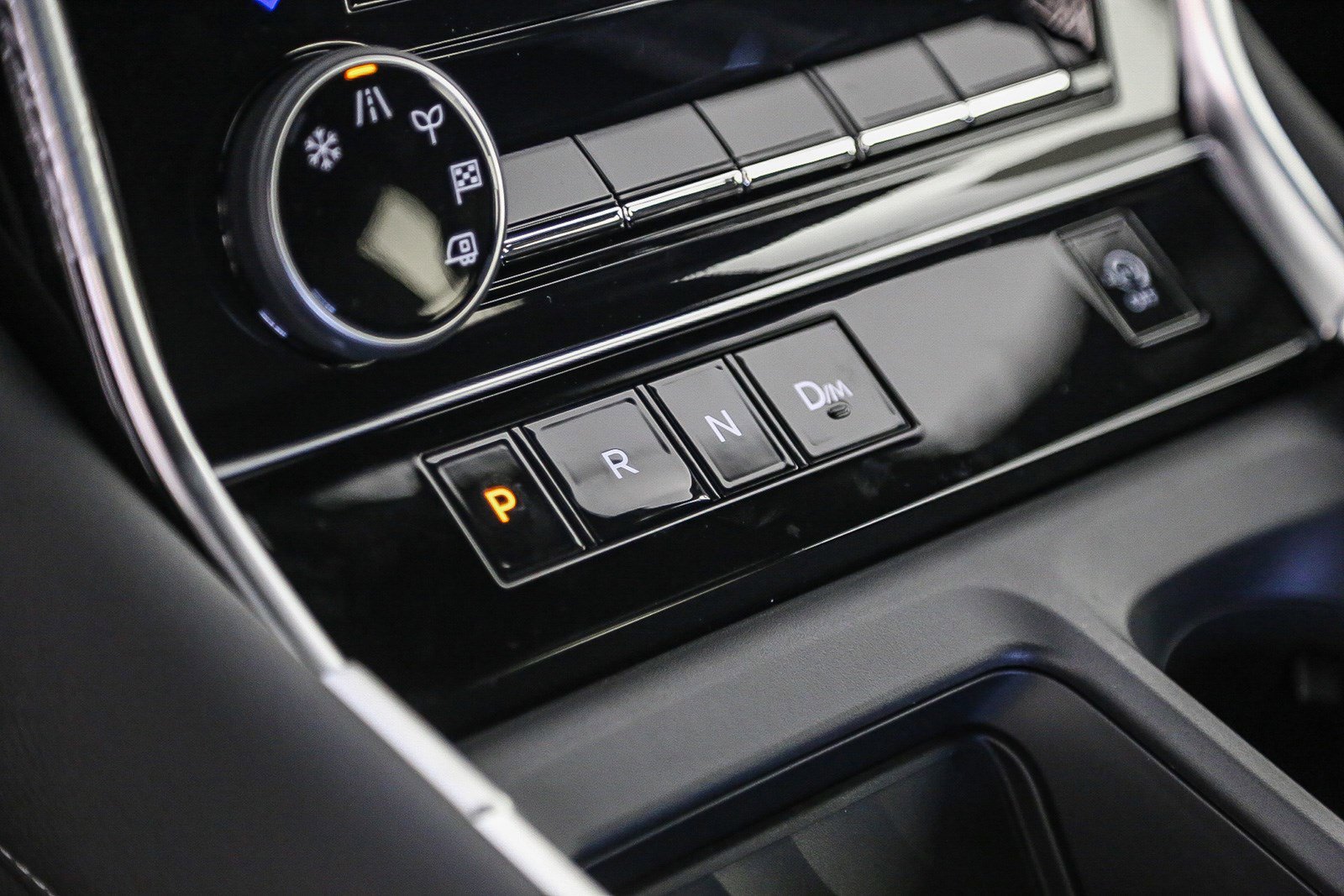 New 2025 Nissan Armada SL w/ Captain's Chari Seat Package image 26