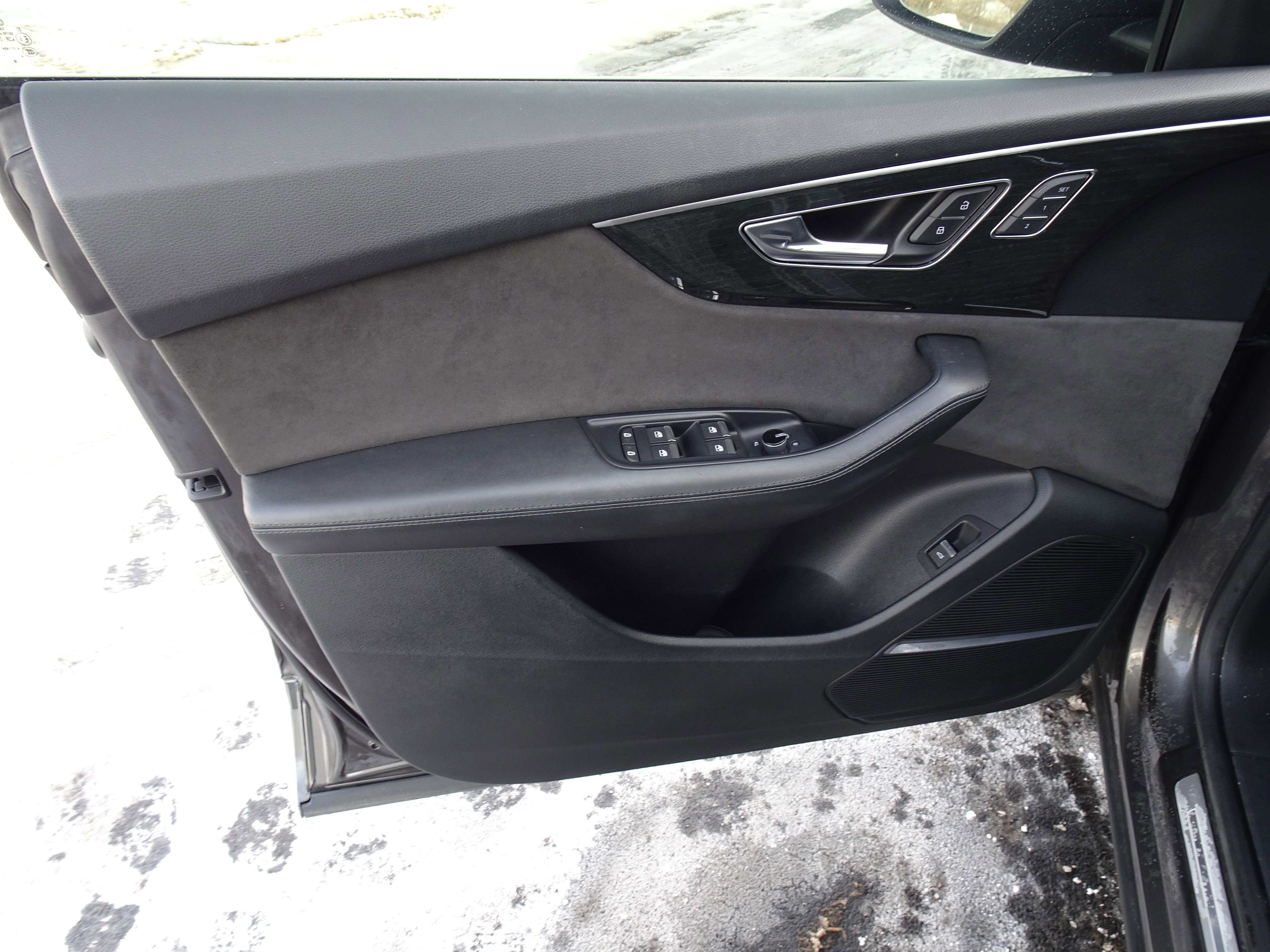 Used 2019 Audi Q8 Prestige w/ Luxury Package image 16