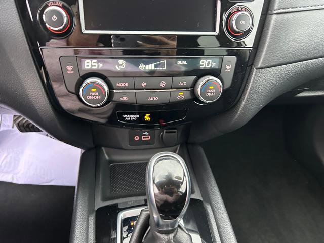 Used 2020 Nissan Rogue SV image 16