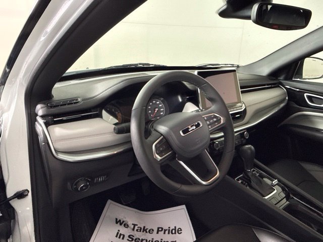 Used 2025 Jeep Compass Limited AWD/4WD image 17