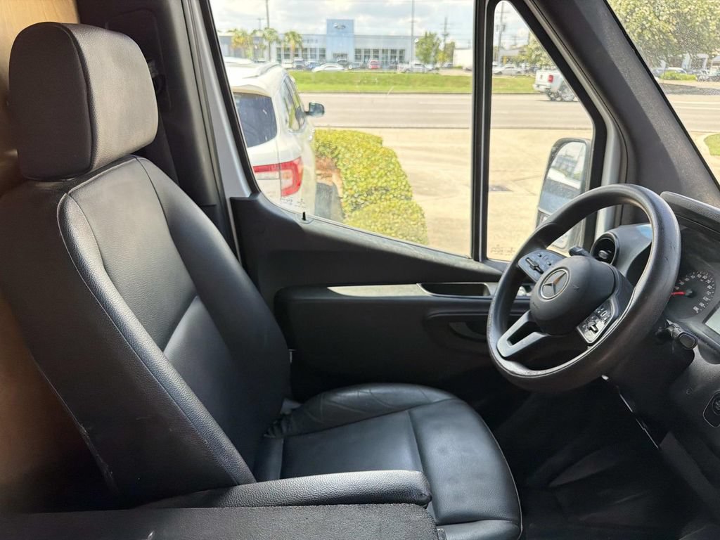 Used 2020 Mercedes-Benz Sprinter 2500 image 10