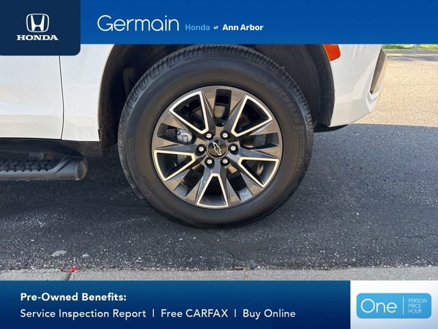 Used 2024 Chevrolet Suburban Z71 w/ Luxury Package AWD/4WD image 10