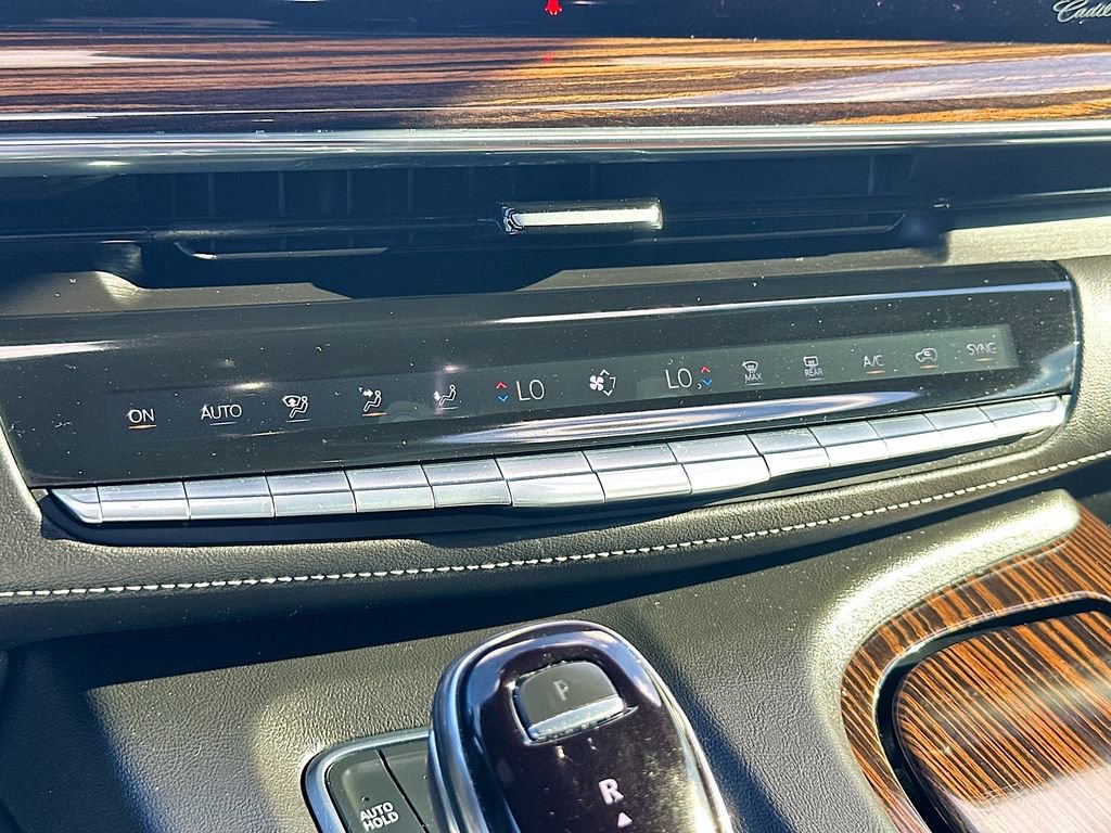 Used 2022 Cadillac Escalade Luxury image 16