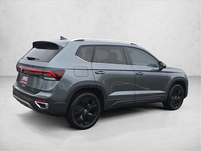 Used 2025 Volkswagen Taos SE image 5