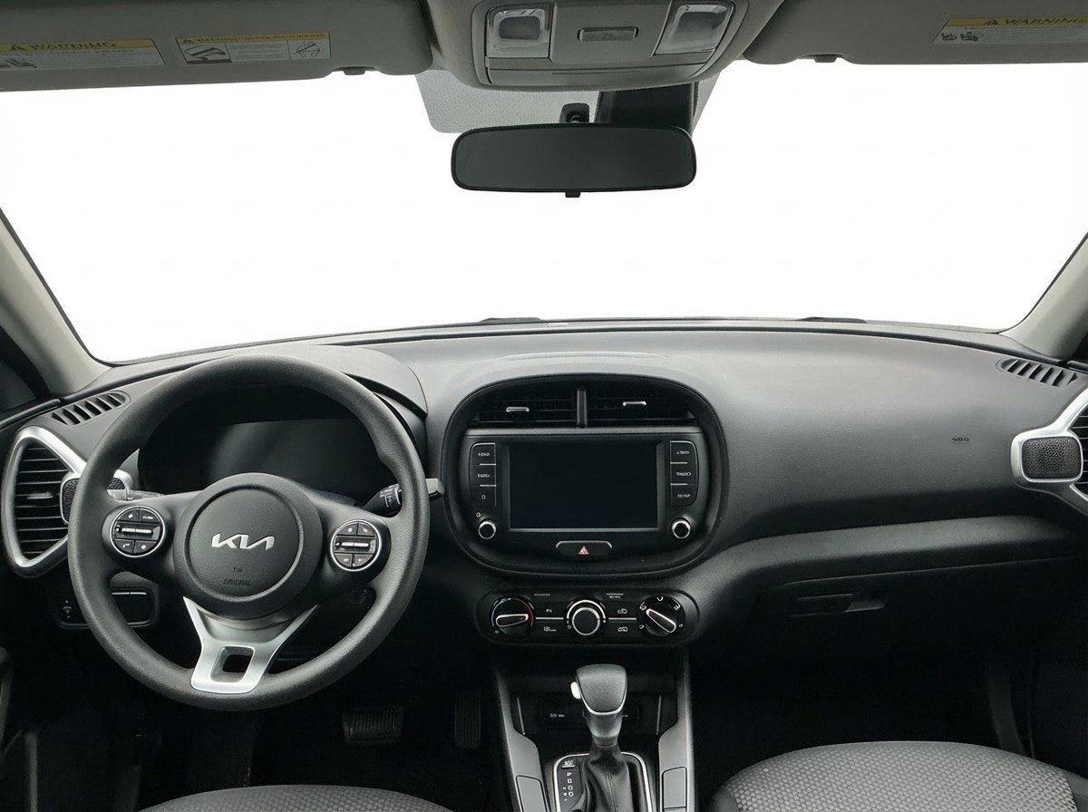 Used 2025 Kia Soul LX w/ LX Technology Package FWD image 12