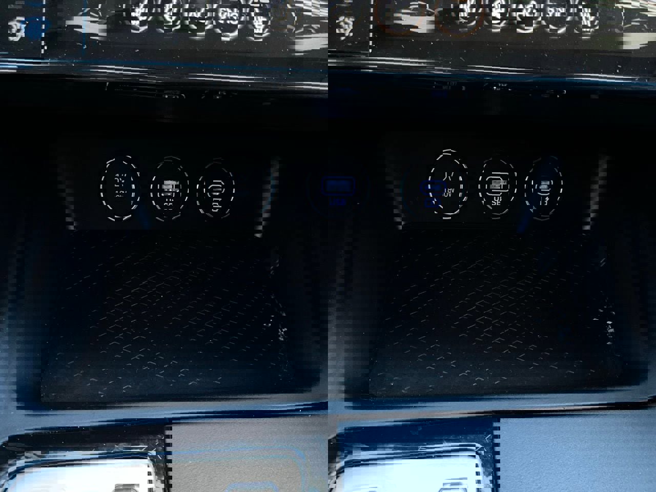 Used 2025 Genesis G70 2.5T image 23