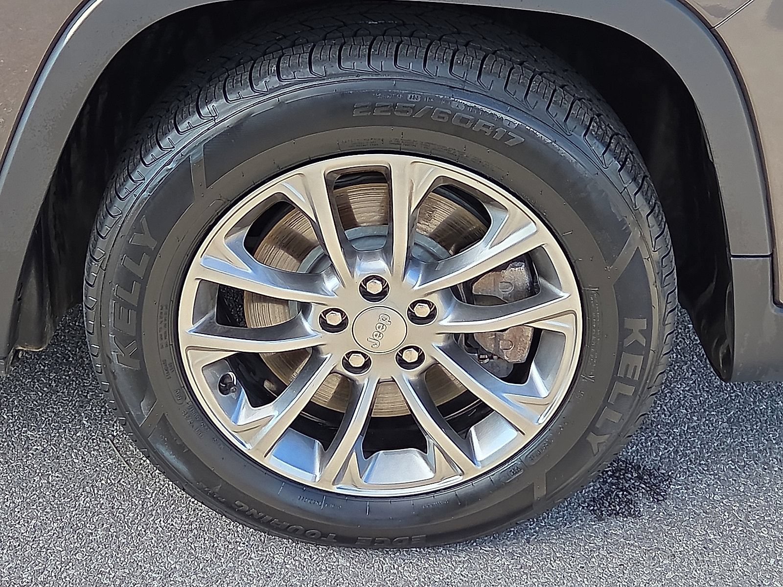 Used 2019 Jeep Cherokee Latitude Plus w/ Comfort/Convenience Group FWD image 7