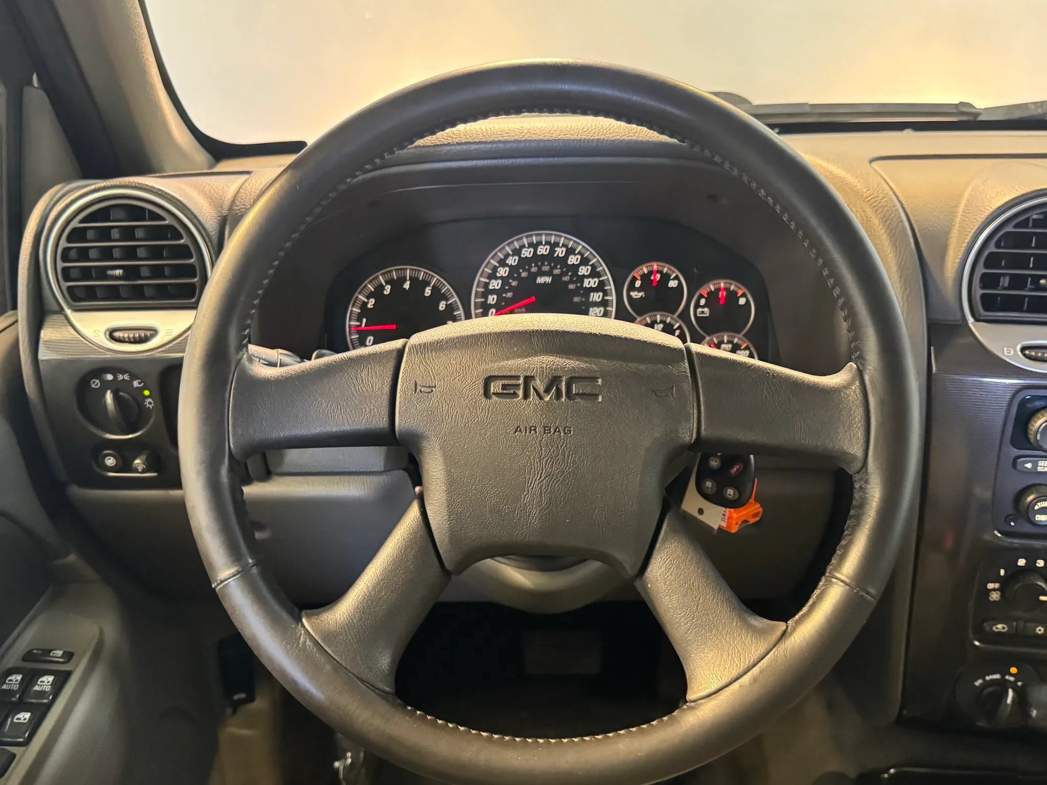 Used 2004 GMC Envoy XUV SLE w/ 1SB Preferred Equipment Group AWD/4WD image 11