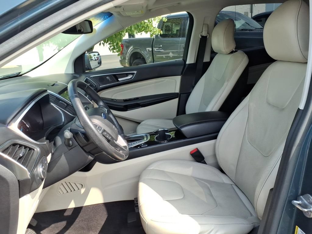 Used 2016 Ford Edge Titanium FWD image 17
