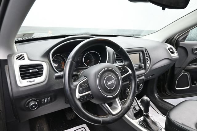 Used 2018 Jeep Compass Latitude AWD/4WD image 12